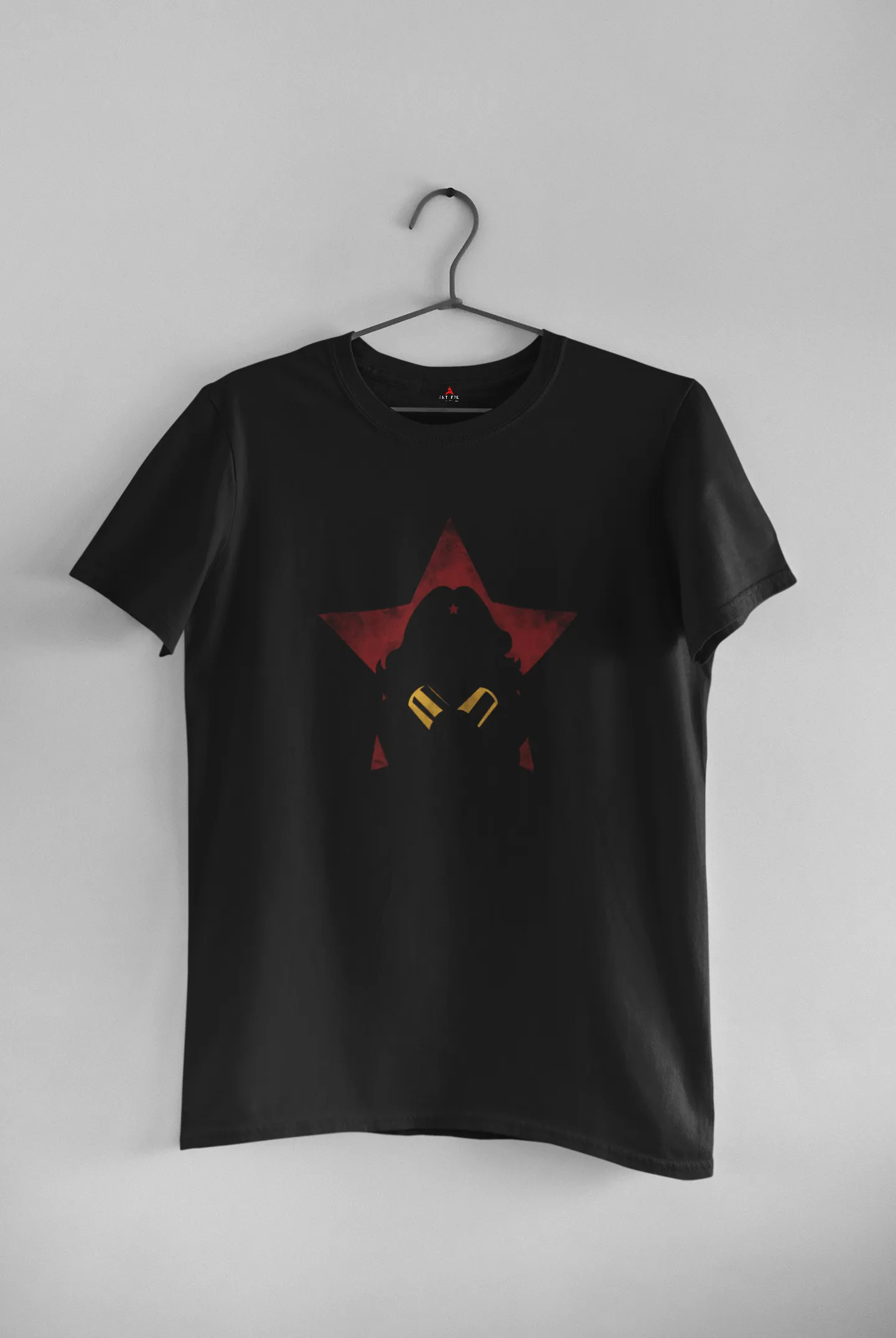 WONDER WOMAN CLASSIC: HALF SLEEVE T-SHIRT